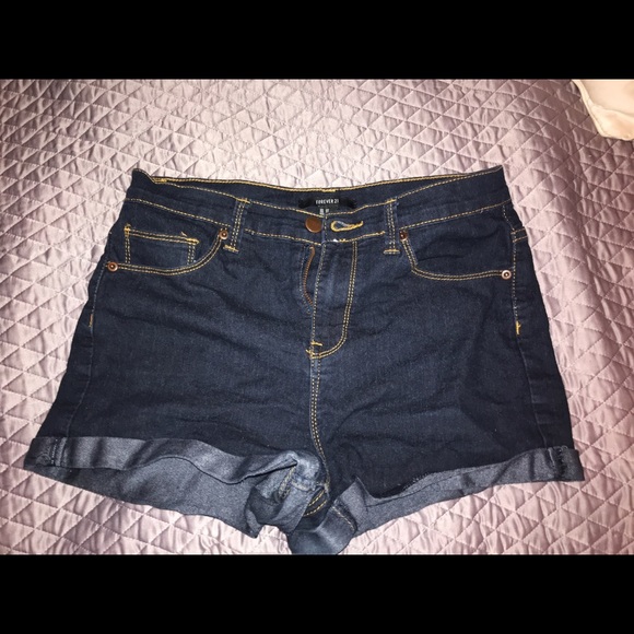 DENIM and WHITEWASH. 2 pairs of Forever 21 shorts - Picture 4 of 7